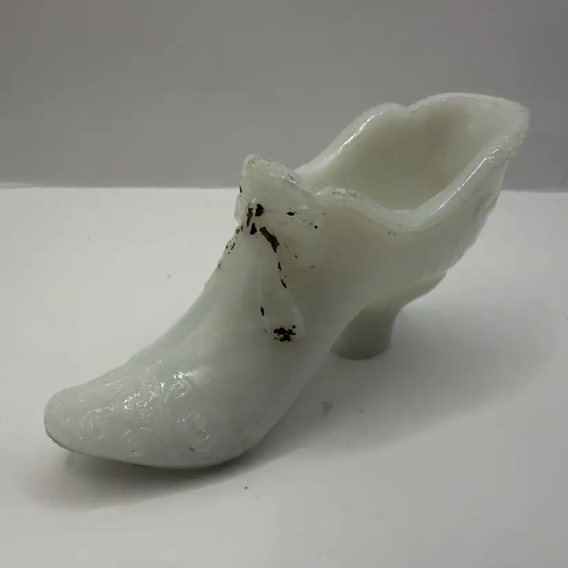 Mosser Antique Scroll & Bow Milk Glass Shoe 5”