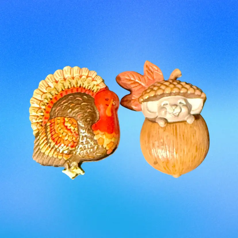 Lot/2 Signed Hallmark Thanksgiving Autumn Acrylic Brooches Pins