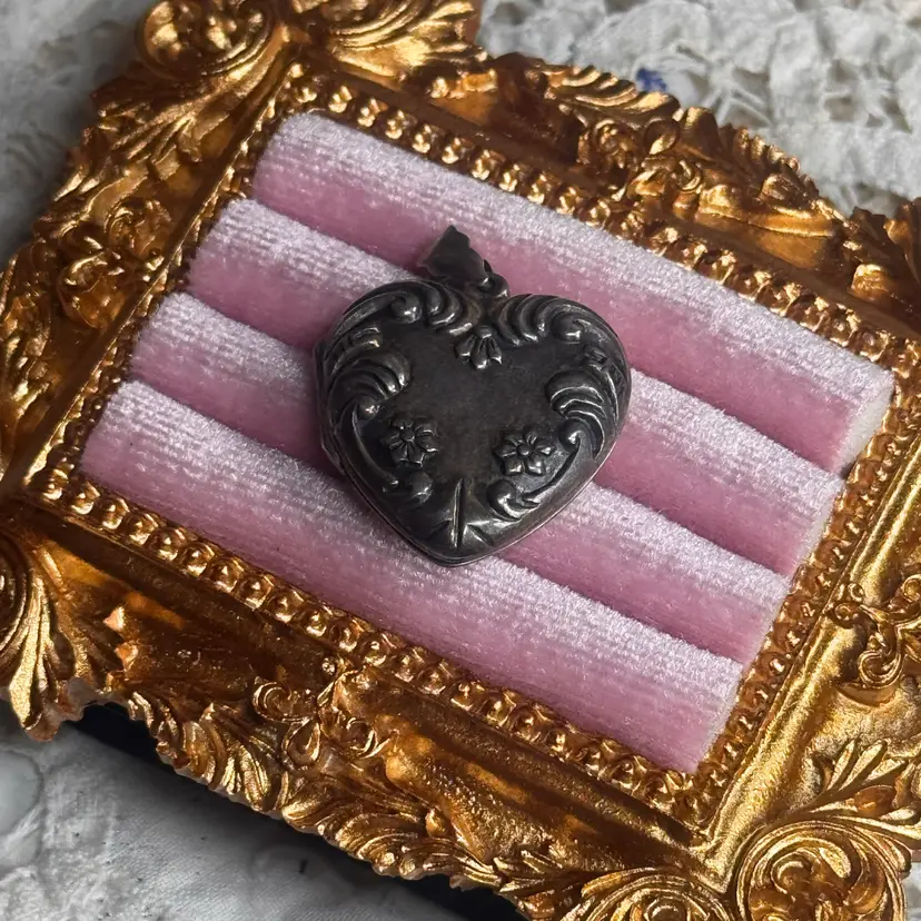 Vintage Sterling Silver Puffy Floral Locket 1”