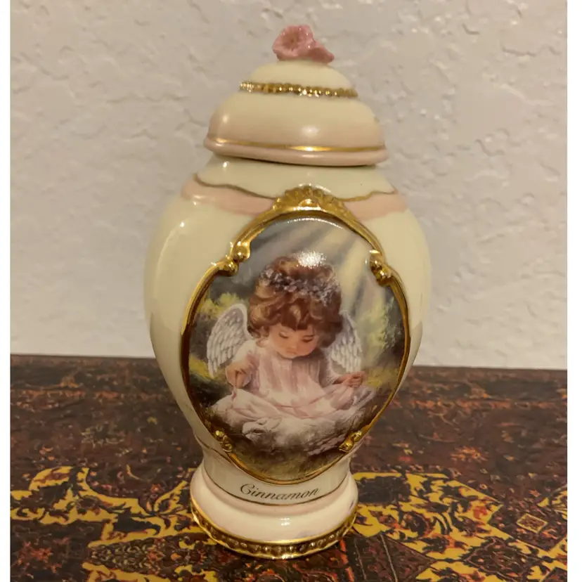 🍁 Bradford Heirloom Porcelain Cinnamon Touch of Heaven Angel Spice jar