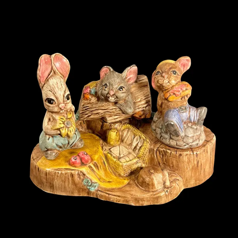 *(read) Anthropomorphic Woodland Picnic w Rabbits Resting On Tree Stump | 9”