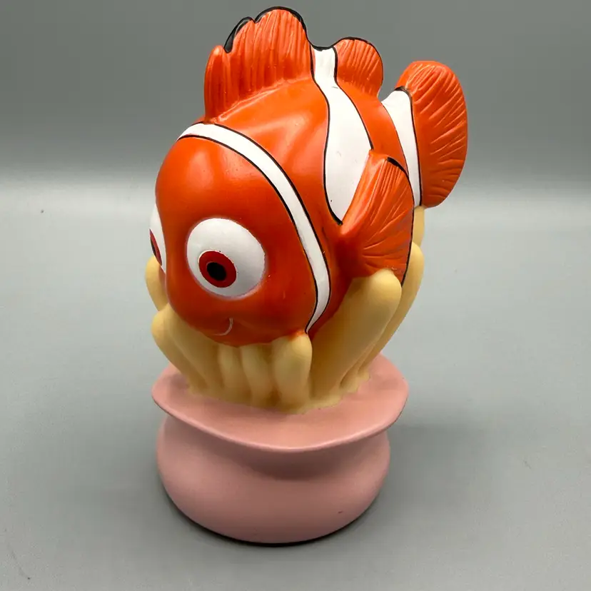 vintage 2003 Disney Pixar Finding Nemo Nemo PVC/plastic squeaky bath toy figure