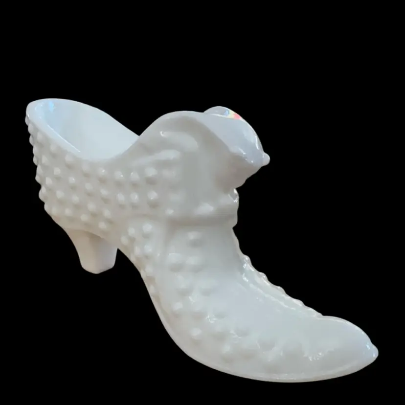 SH21  Signed Fenton White Hobnail Milk Glass Slipper With Cat Draped At Tongue