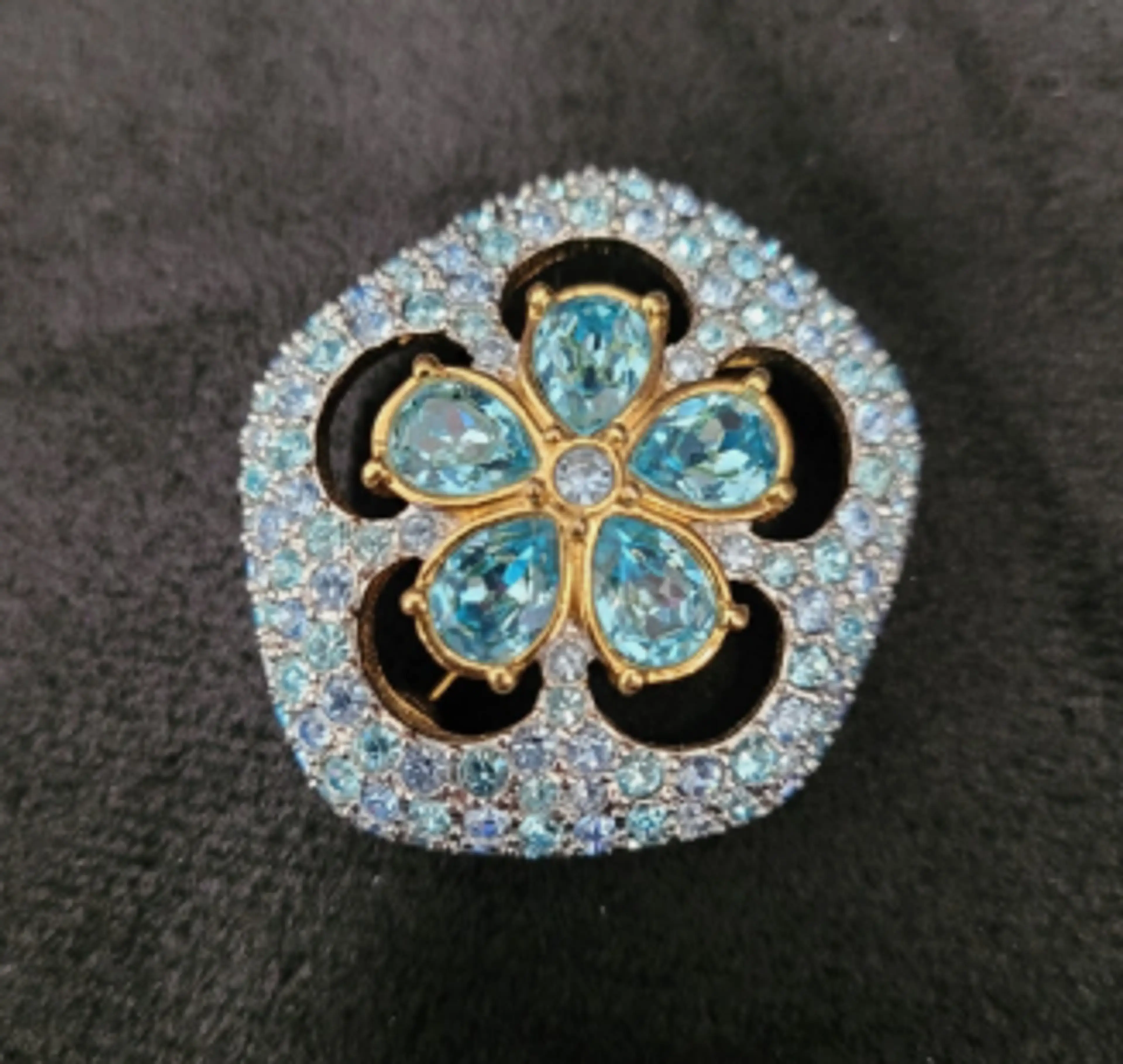 Image 3 of 4