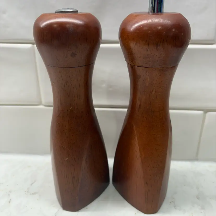 Vtg Mr. Dudley MCM Wood Salt Shaker & Pepper Grinder Mill Set 7" Faceted