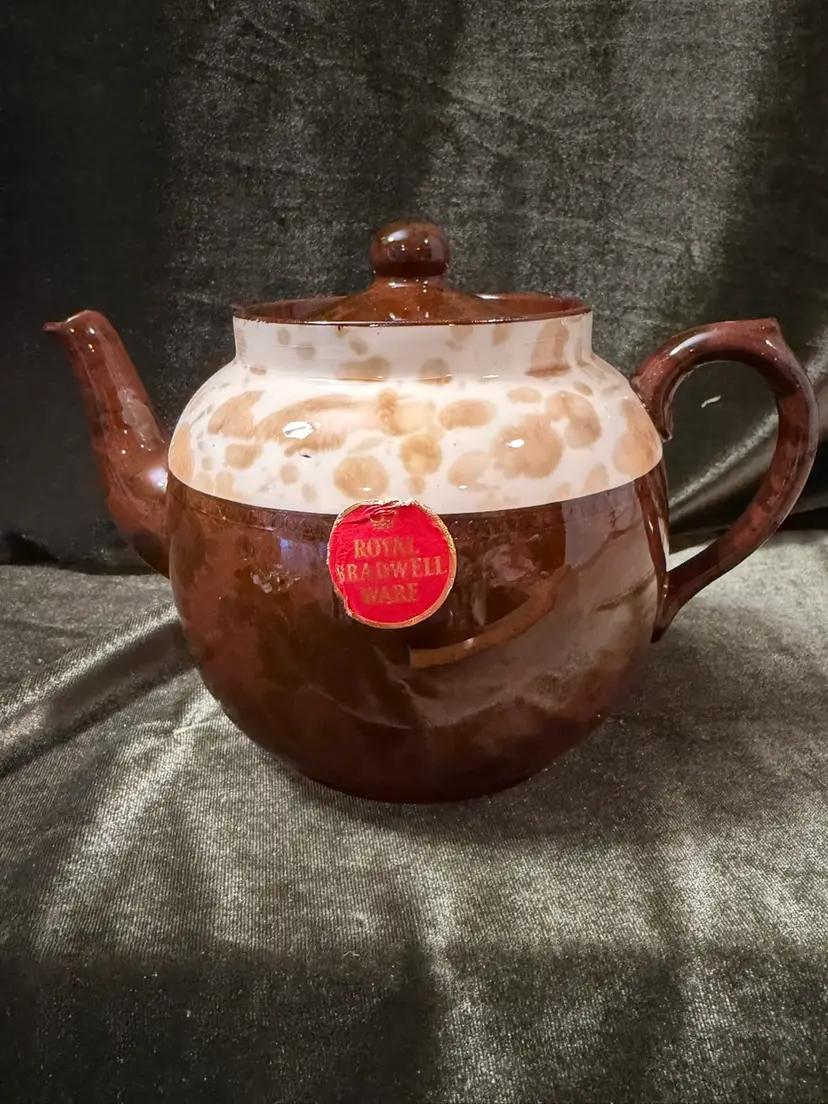 Beautiful Vintage Mid-Century Royal Bradwell Ware Teapot – Made in England (Circa 1945–1955