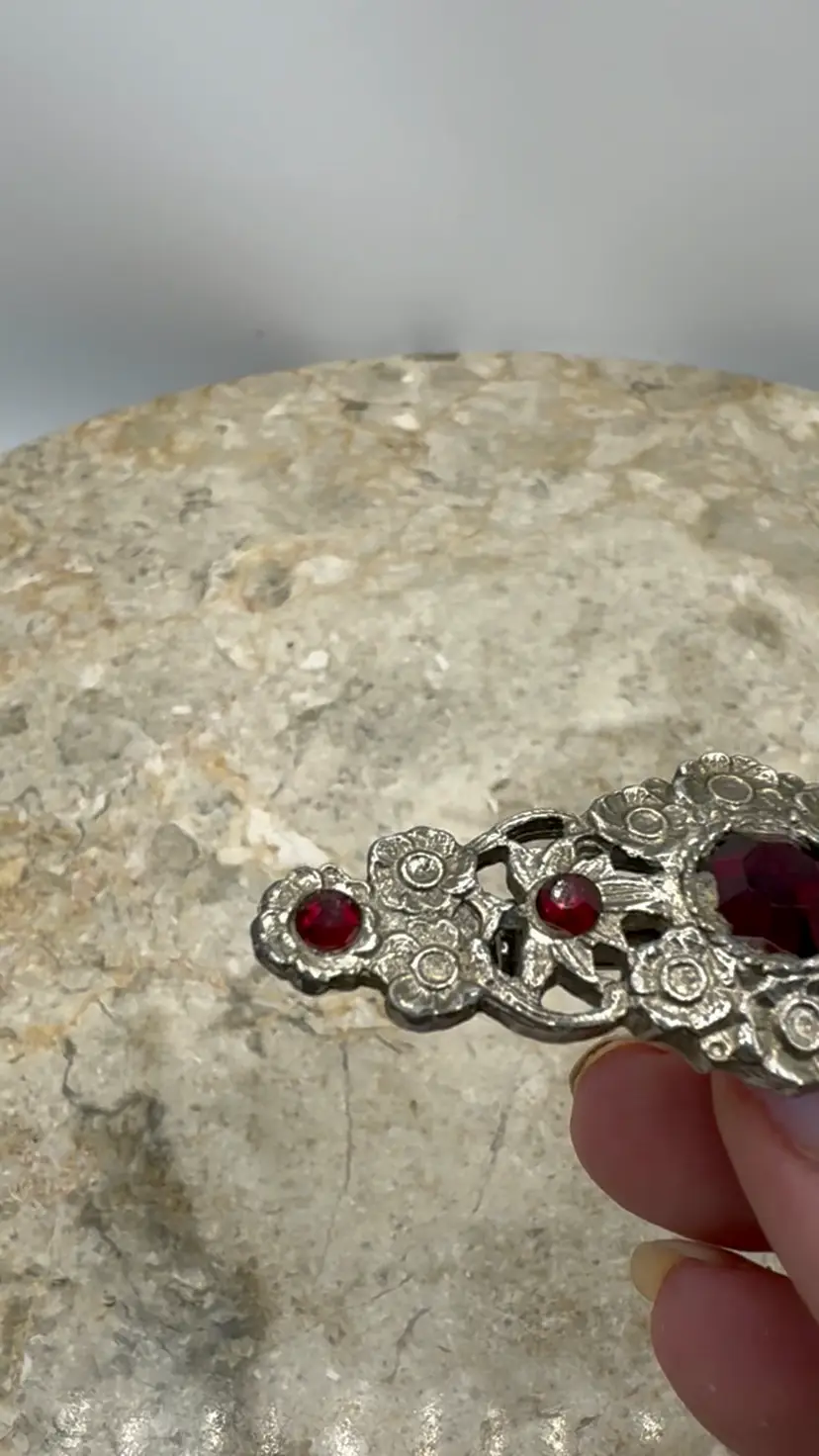 Vintage 1920s Art Deco Czech Filigree Bar Brooch - Gothic Floral Frame & Ruby Red Glass Stones - Excellent Condition