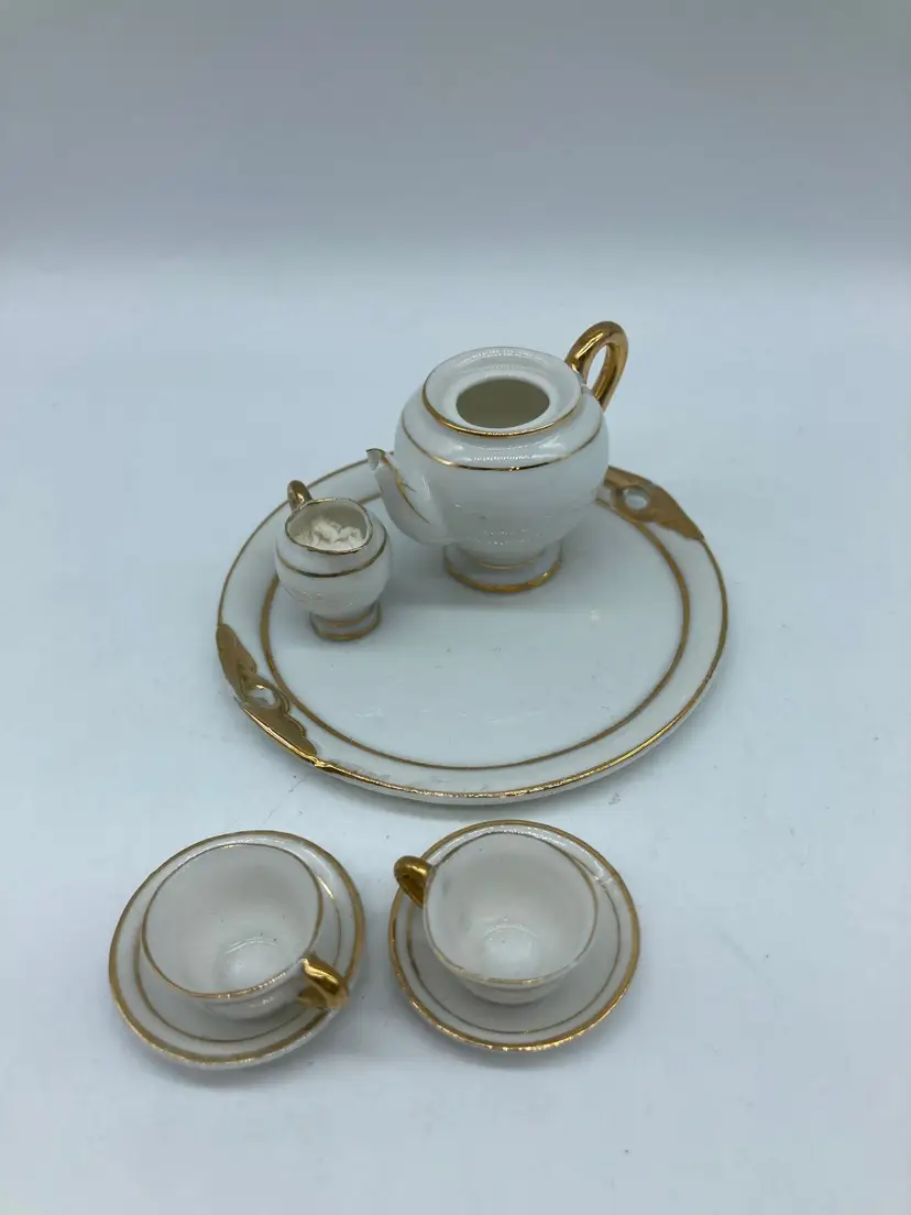 White and Gold Child's Tea Set *
