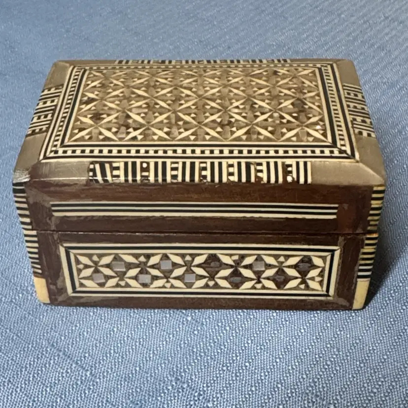Egyptian Inlaid Mother of Pearl Mosaic Beechwood 3.5” Hinged Trinket Box Lined