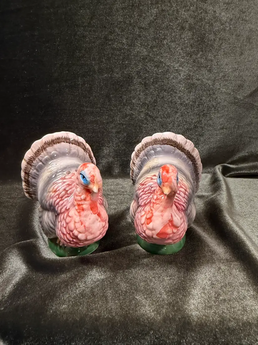 Vintage Porcelain Turkey Salt & Pepper Shakers Set – Thanksgiving Fall Decor, Hand-Painted Pastel Pink & Brown Plumage, Cottagecore Holiday Tabletop