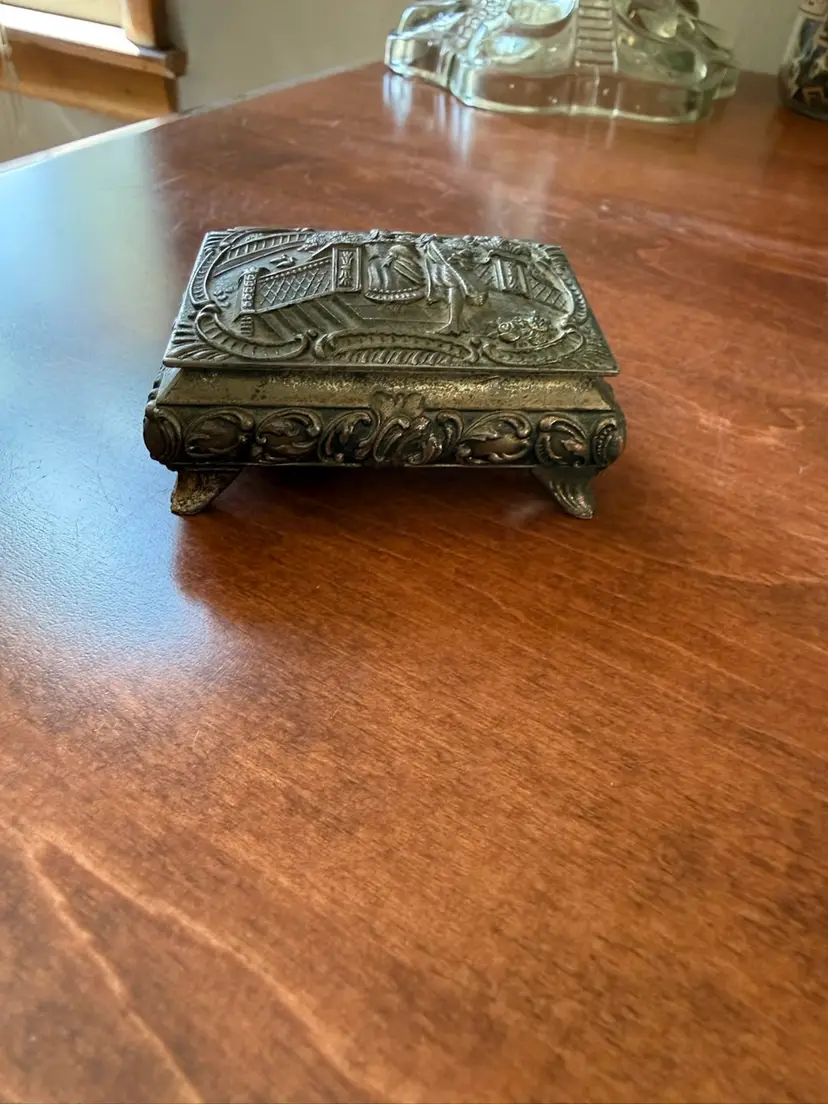 ☀️3” W x 1-1/2” H Antique Silver Metal Trinket Box