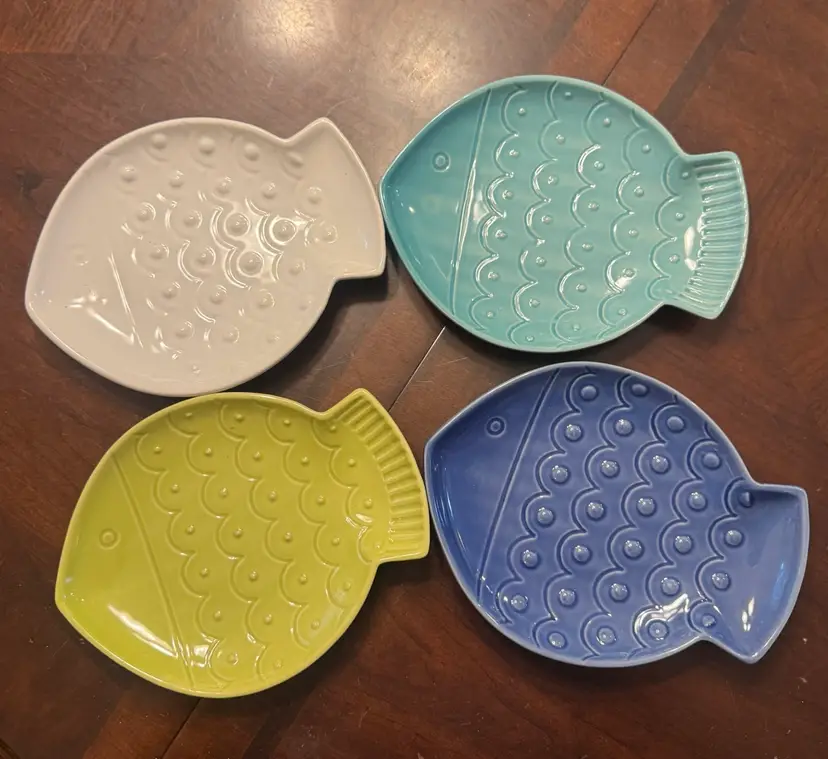 Set Of 4 Crate & Barrel Figurative Fish Plates 8.5” X 6.5”