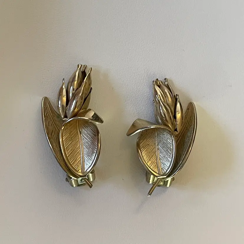 @@ Vintage Gold Leaf Clip‑On Earrings – Elegant Nature‑Inspired