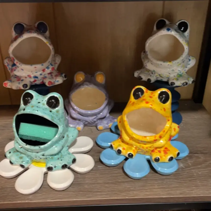#01 - ceramic wide mouth sponge holder frogs  -made with 1974 mold