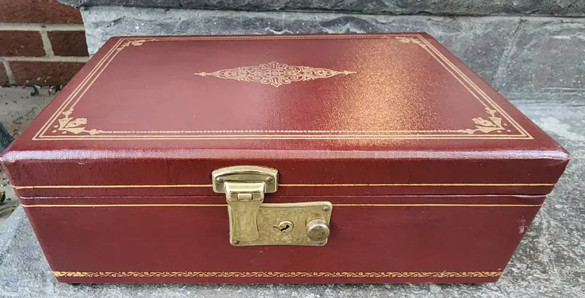 Vintage  Thorens Switzerland Musical Jewelry Box Red Velvet Leatherette. 50s 60s
