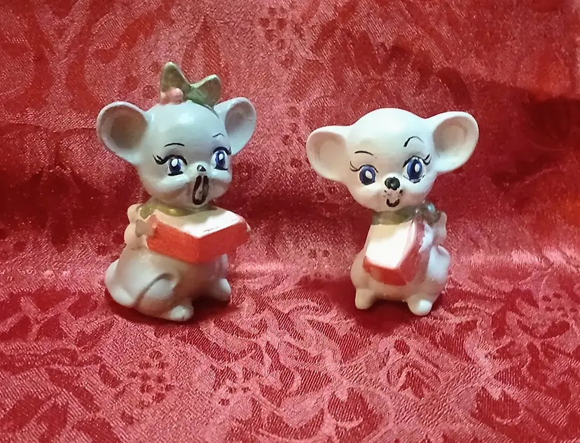 Vintage Kitsch Choir mice