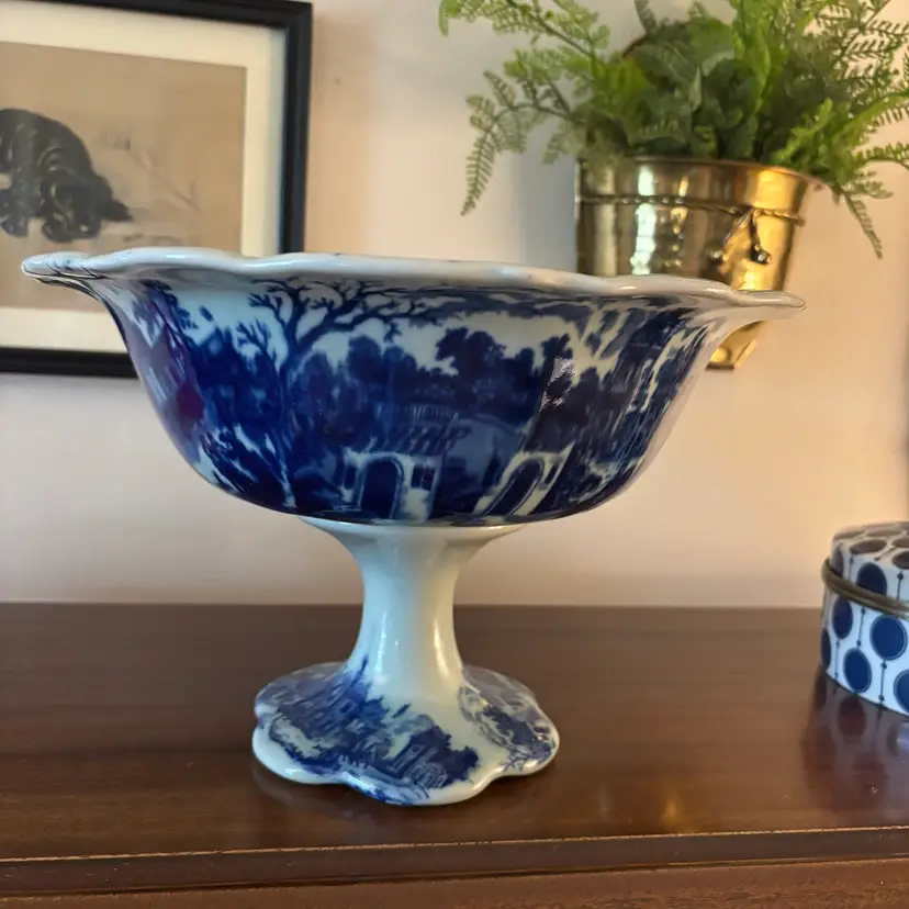 Victoria Ware Pedestal