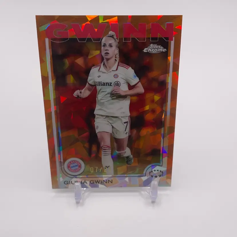 Giulia Gwinn - Orange Sapphire /25- Bayern Munich - 2024-25 Topps Chrome Sapphire UWCL Soccer card