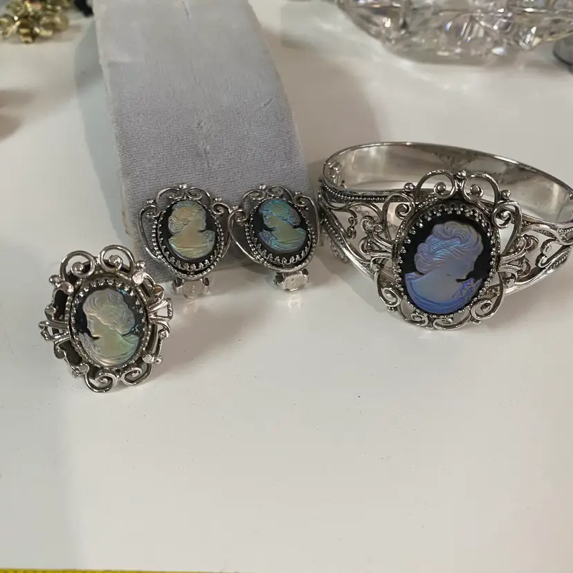 Whiting & Davis Jewelry Set Cameos Black Background Iridescent Shift Frosted Glass Ring Size 7, Clip Earrings. Hinged Bracelet 2.5” Across.