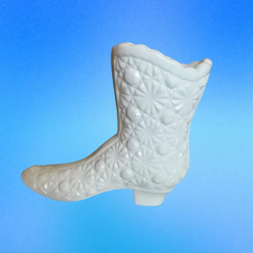 Fenton Milk Glass Boot Button & Daisy Pattern 4”