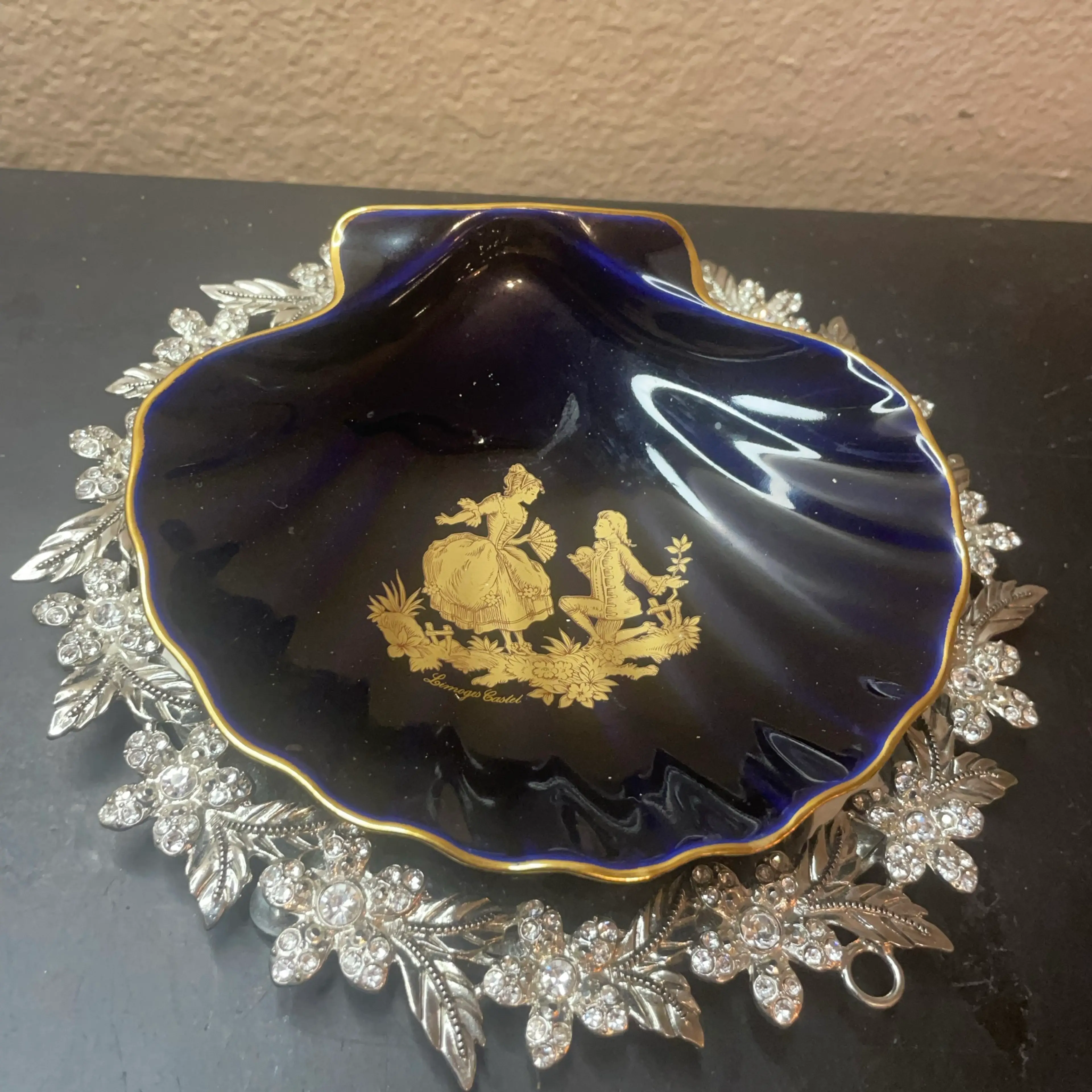 Image 2 of 6