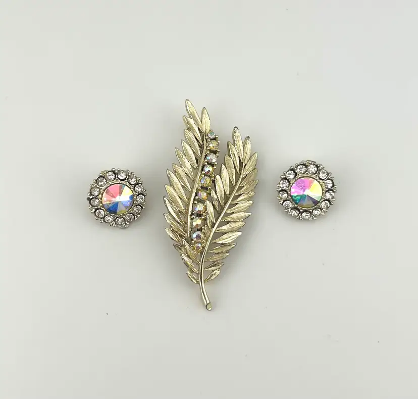 Vintage Gold Tone AB Crystal Leaf Brooch With Rivoli Crystal Clip-on Earrings