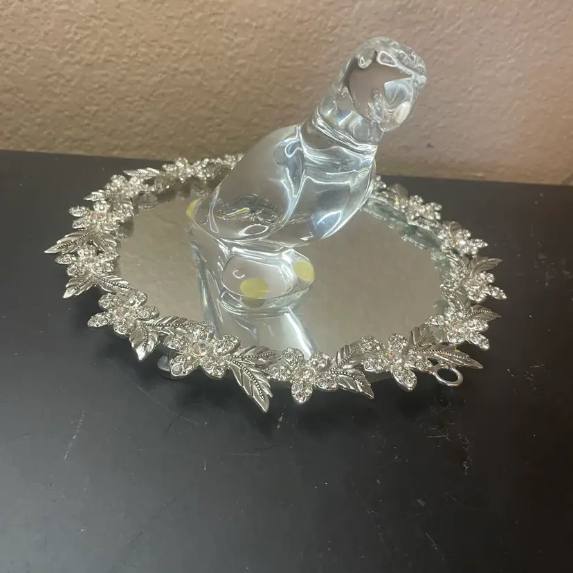 Exquisite Etched Baccarat France Crystal 5” Parrot or Toucan Figurine
