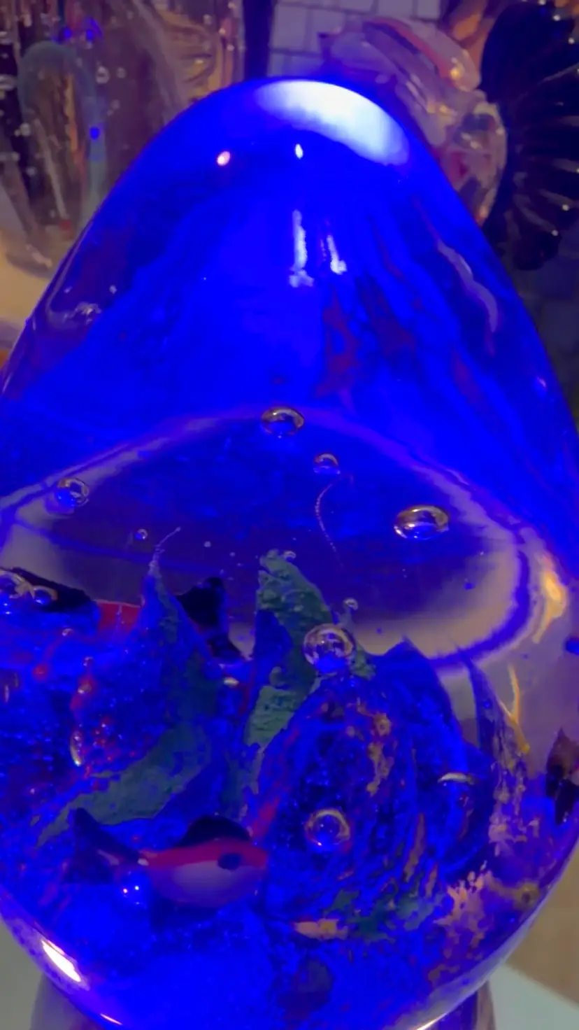 #10…..Egg-Shaped Aquarium Art Glass Paperweight with Three Fish & Bubbles