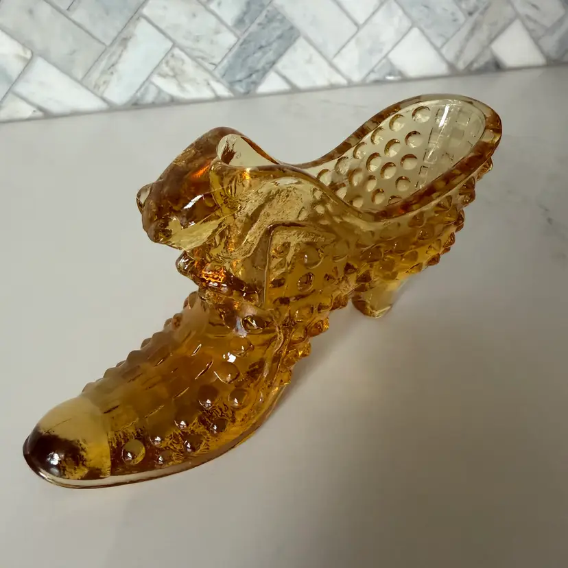 Fenton amber hobnail glass cat head novelty shoe. 5.5” X3”