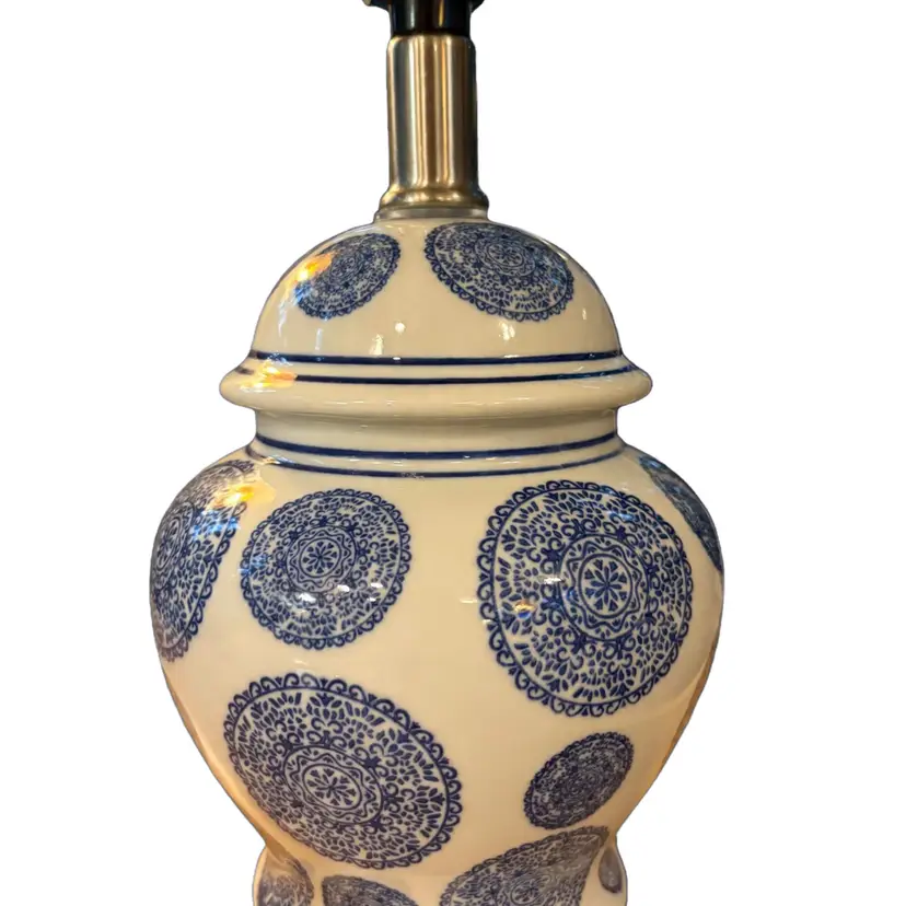 Blue & White Ginger Jar Lamp - Medallion Doily Chinoiserie Accent Lamp