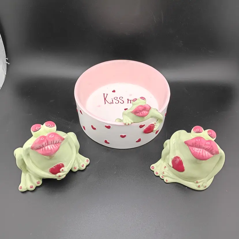 Ganz frog set -- bowl and figurines