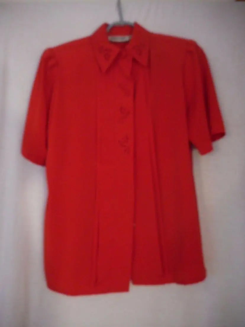 Vtg Red Short sleeve cut out hidden button Sz 12 Blouse Yves St Clair polyester
