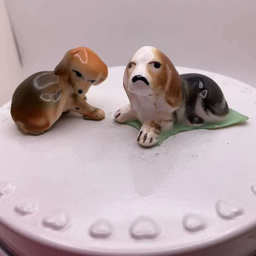 POW4 AS IS READ Ceramic Two Hound Dog Figurines