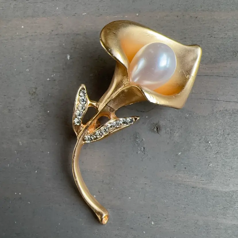 Pearl And Rhinestone Cala Lilly Brooch