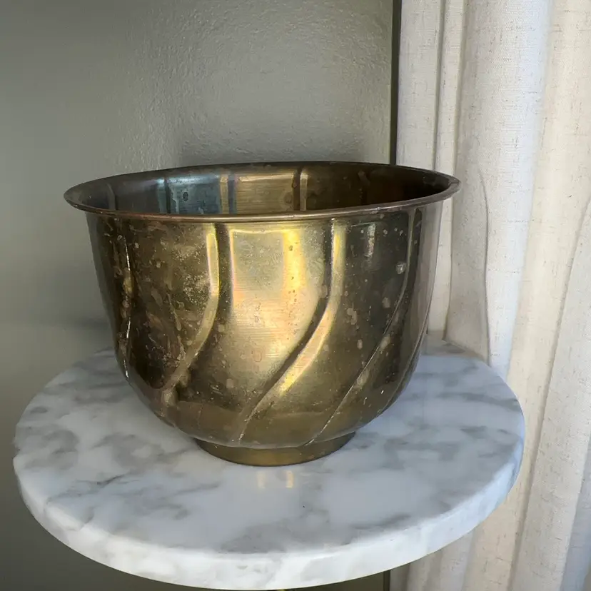 🔔 Brass Swirl Planter