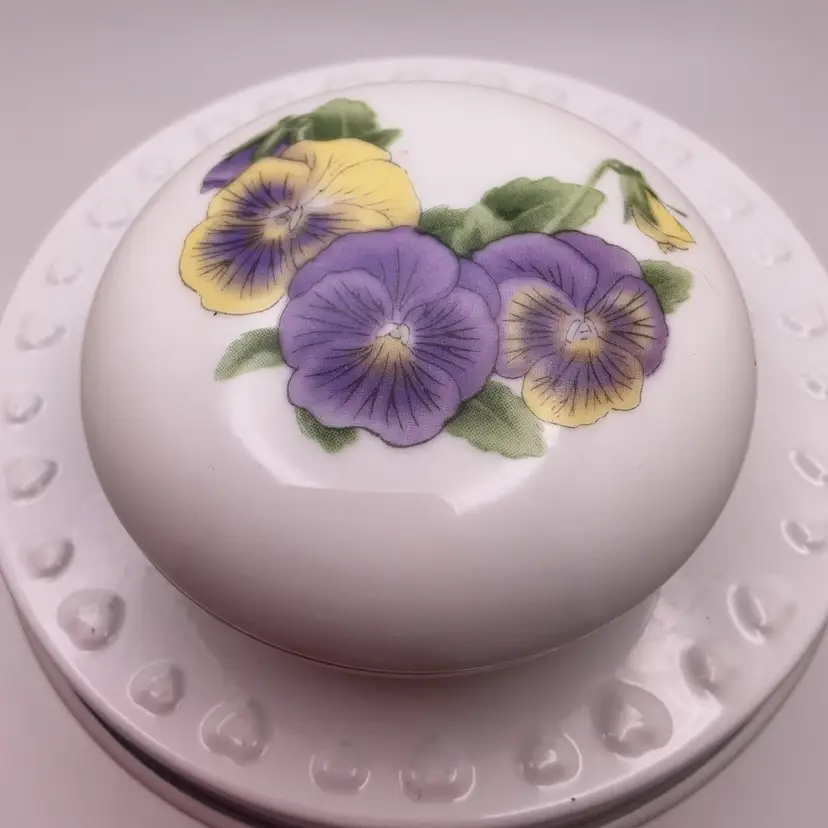 POW4 VTG Pansy Flower Ceramic Trinket Box with Lid 2.75"D