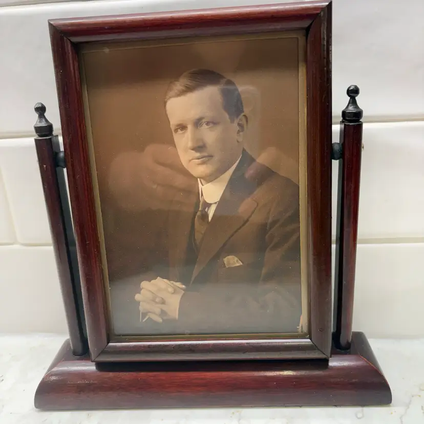 Antique 1920s Swivel Picture Frame Mahogany Freestanding  5x7 Sepia Portrait