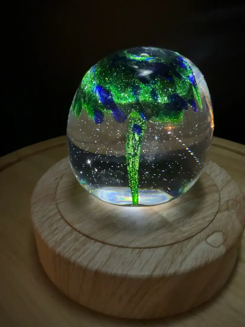 🐞Vtg Hand-Blown Art Glass Tornado Paperweight 2.5”