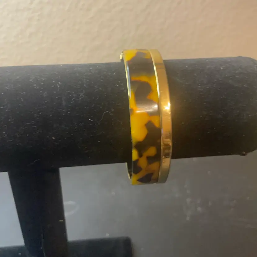 Stella & Dot gold-tone and faux tortoise shell 2.5” Diameter hinged or clamp-style cuff bracelet
