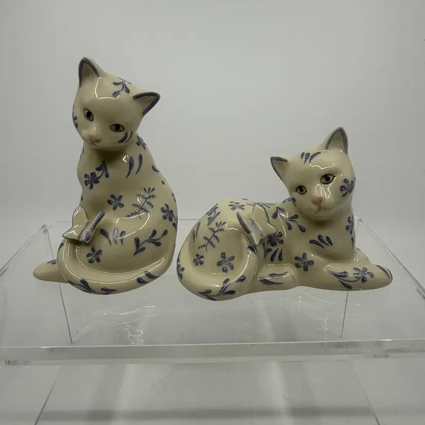 Lenox The Floral Cat w/Butterflies Salt & Pepper Shakers White Blue Flowers