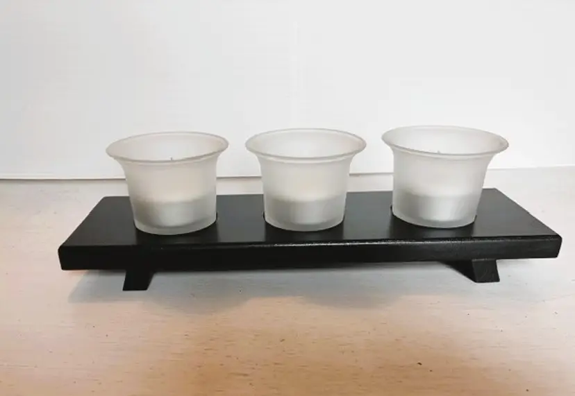 Tray with 3 flameless tealight candles