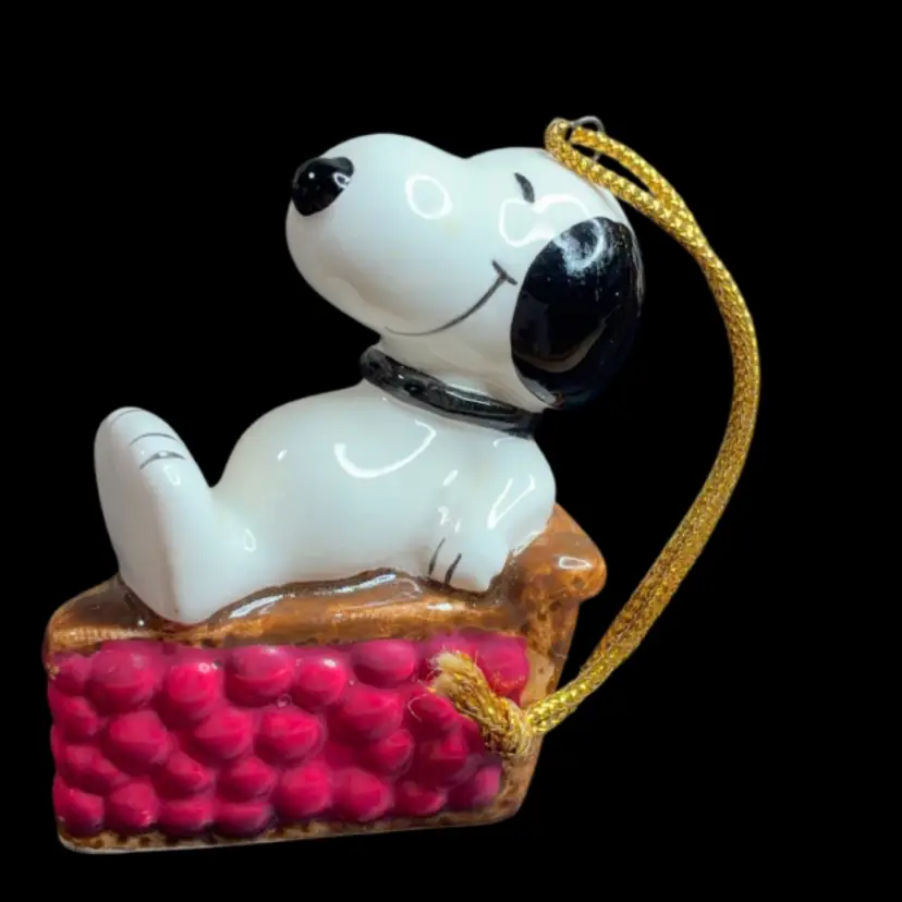 #04 - Vintage Japan Peanuts Ornament Snoopy On Hamburger
