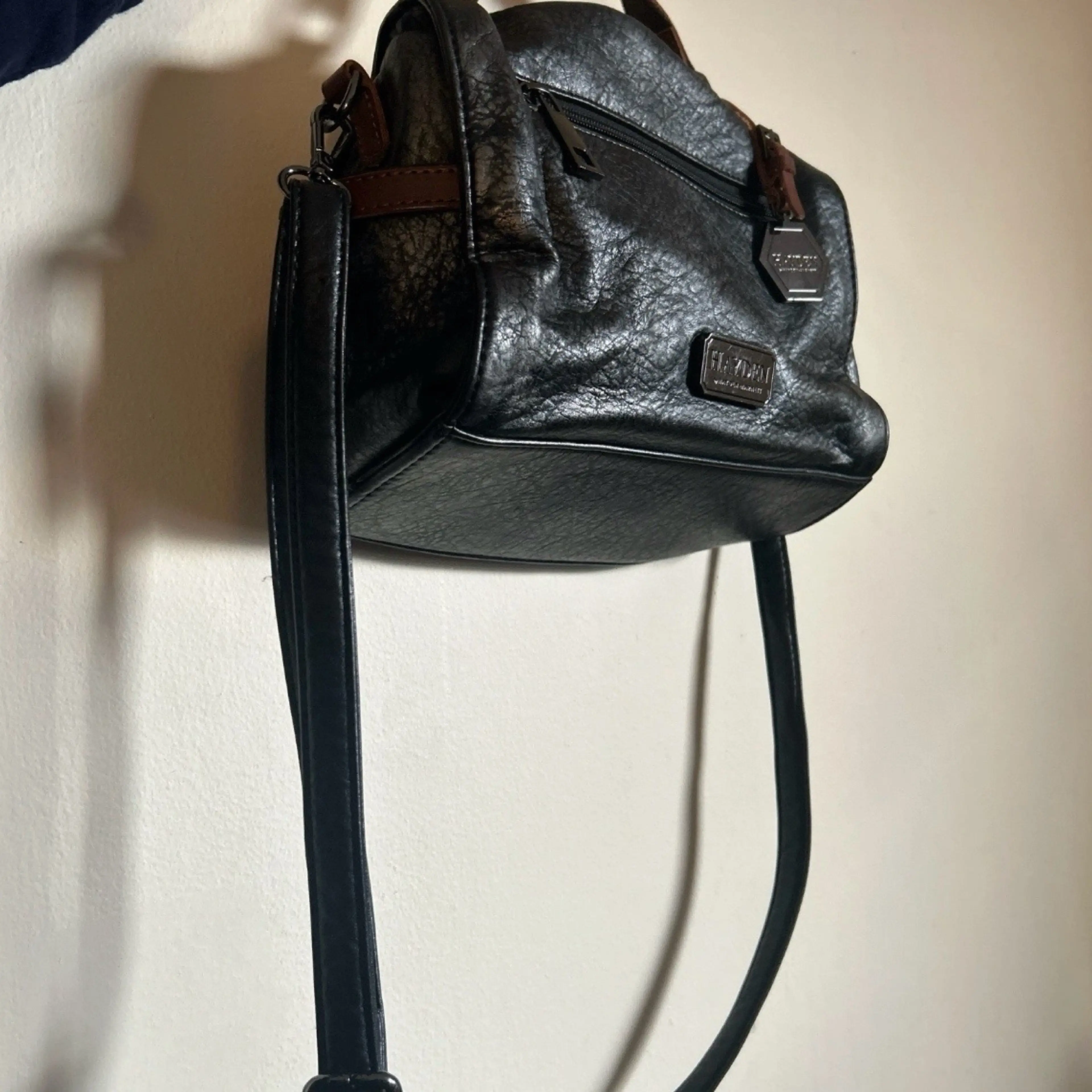 Image 4 of 6