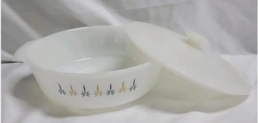 Vintage Fireking 8" 1.5qt. Milk Glass Casserole Dish w/Lid