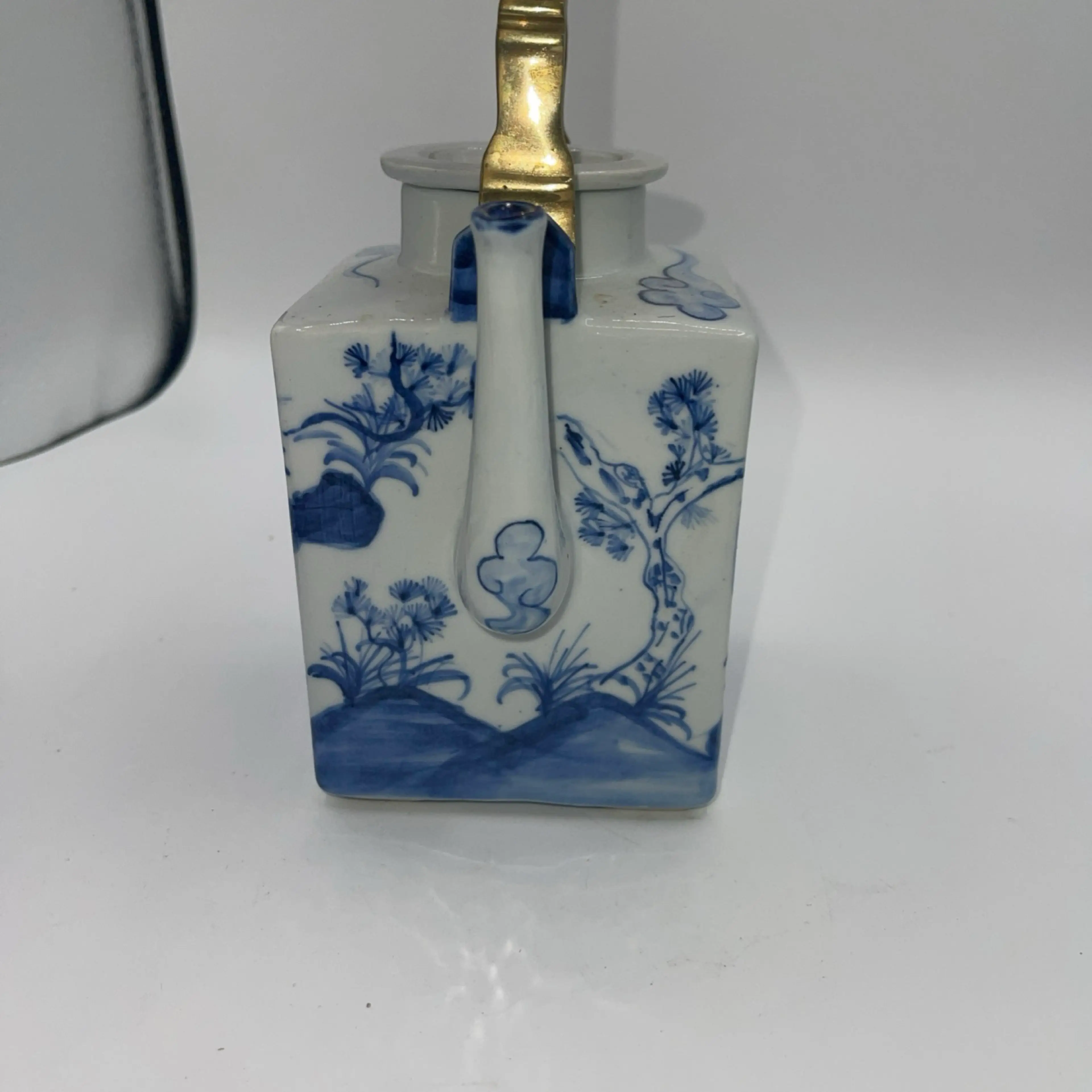 Image 4 of 8
