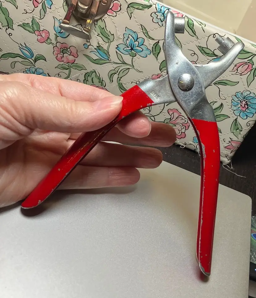 VTG Eyelet and Snap fastener plier bright red metal handles