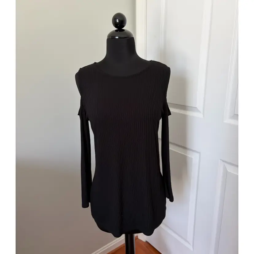 NWT, Cupio, Black, Cold Shoulder, 3/4 Sleeve, Ribbed Top, Size Medium