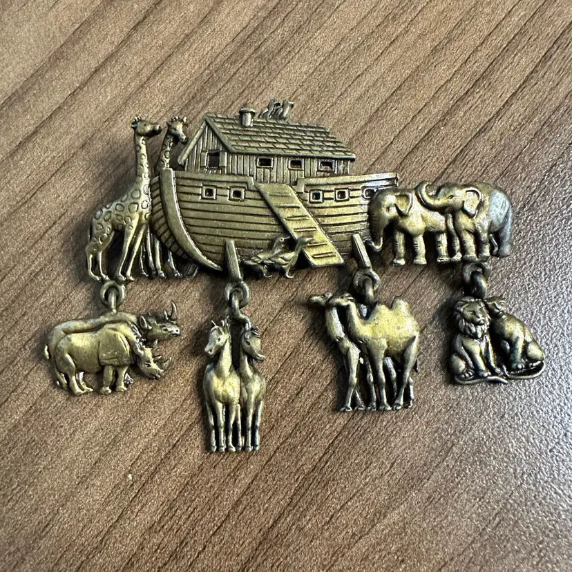 JJ Brooch Noah’s Ark With 4 Charms Brass-Tone