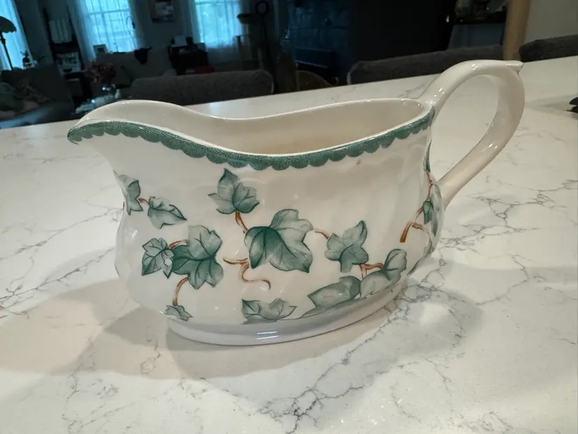 🪹English Ceramic Gravy Boat