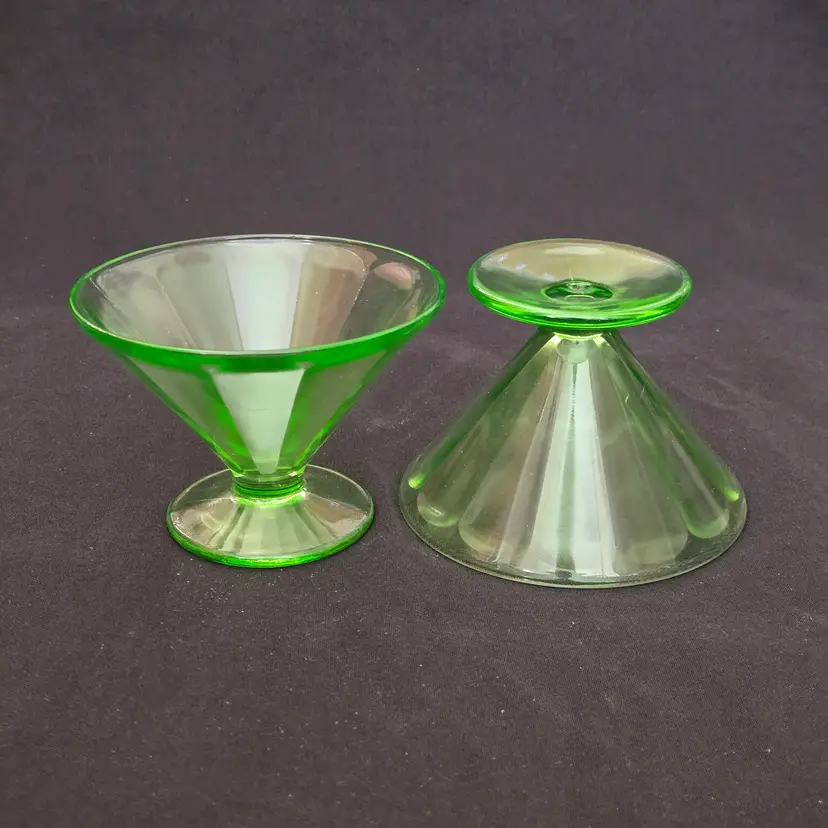 Uranium Depression FEDERAL Glass Cone Shaped Optic Pattern set 2 Vintage with manufacturer flaw